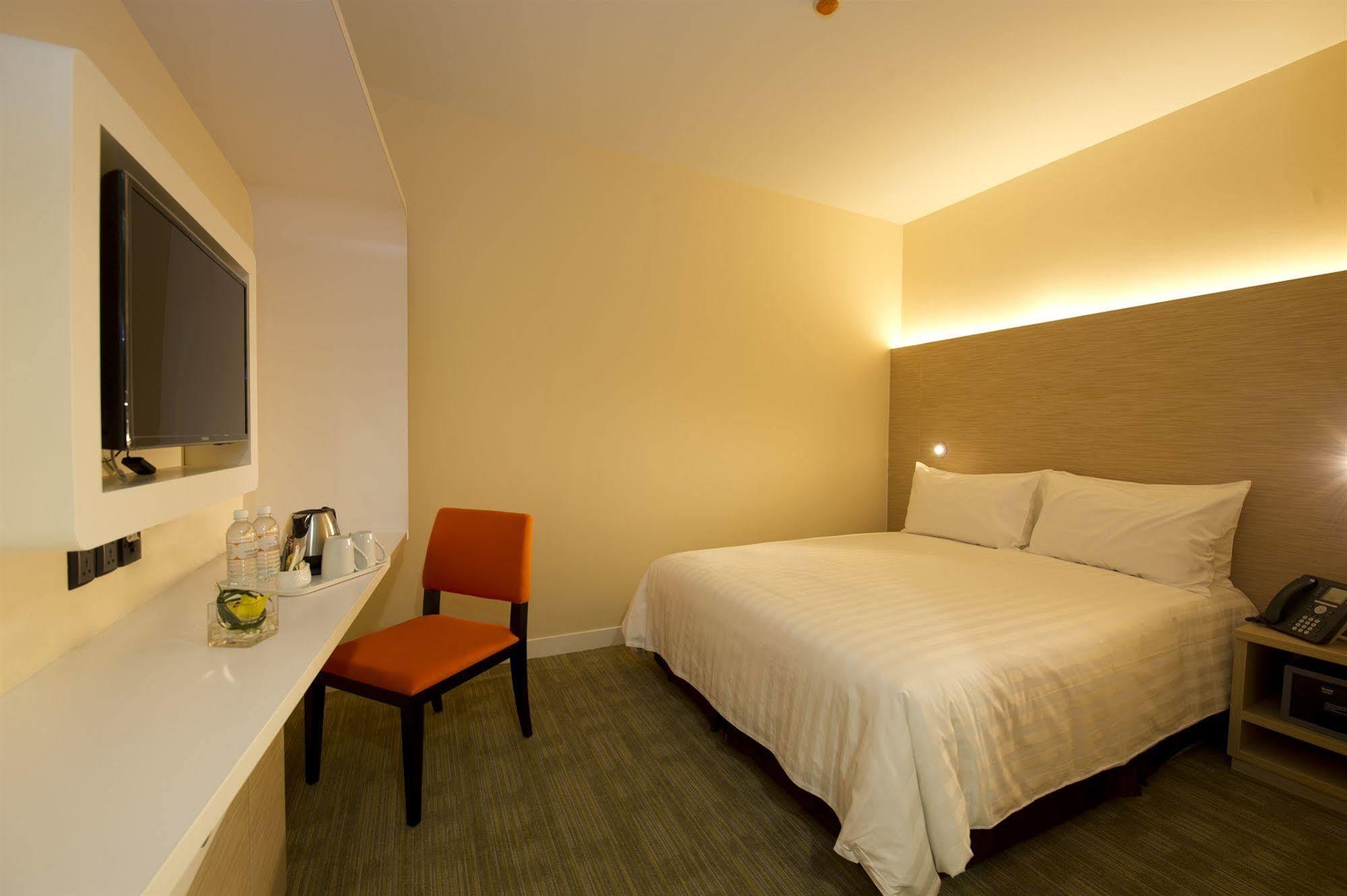 Sama-Sama Express Klia Terminal 2 - Airside Transit Hotel Sepang Exterior photo