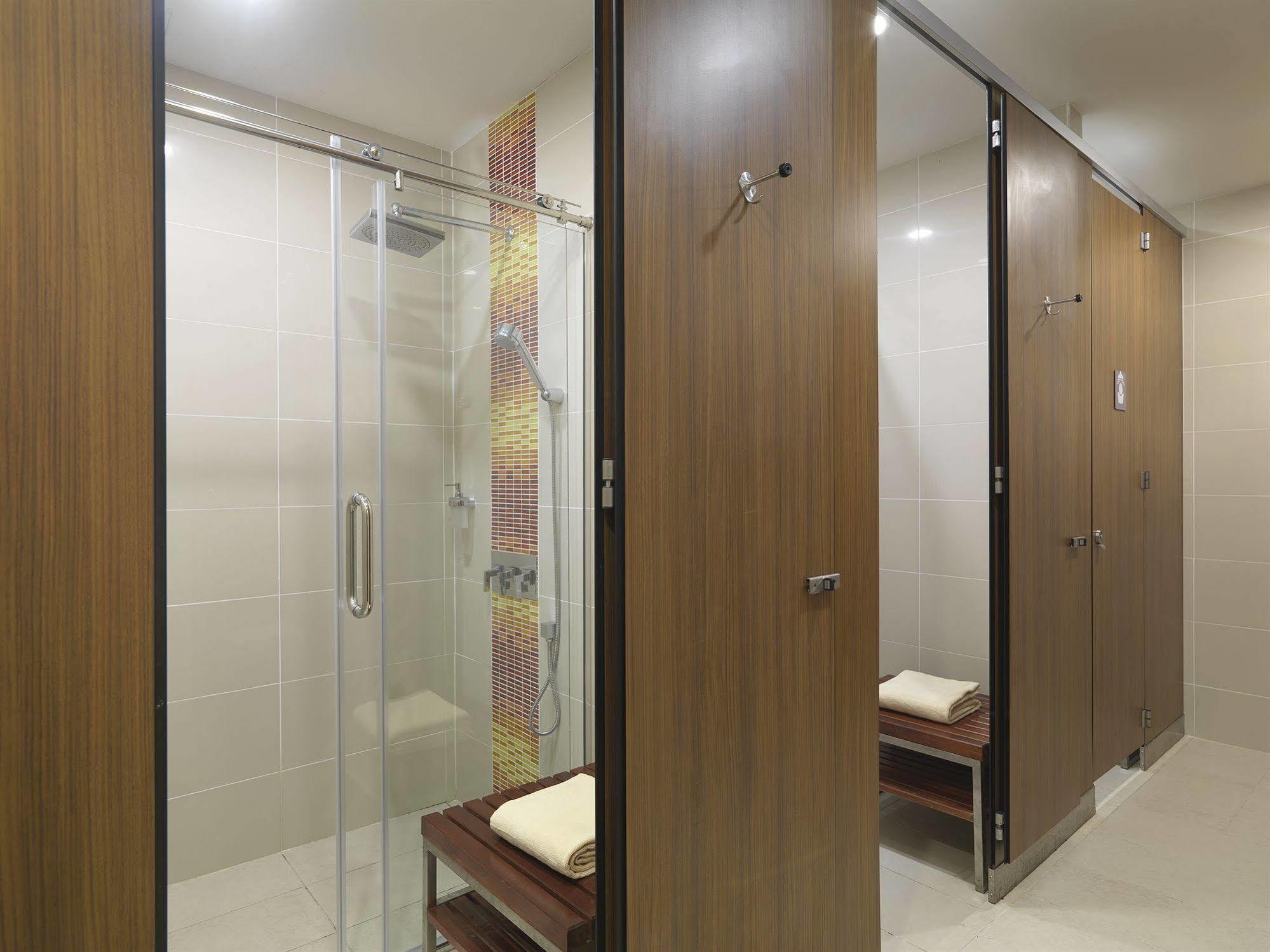 Sama-Sama Express Klia Terminal 2 - Airside Transit Hotel Sepang Exterior photo